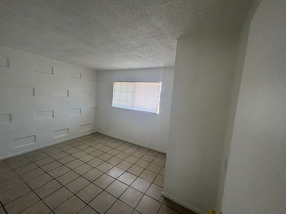 3rd image of 1012 Rodgers Rd APT 14