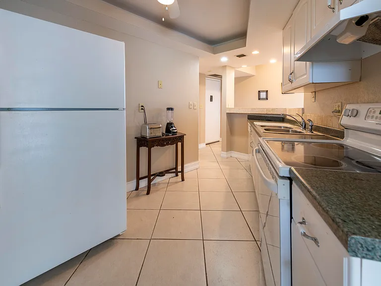 6911 Environ Blvd #8G — Photo 21