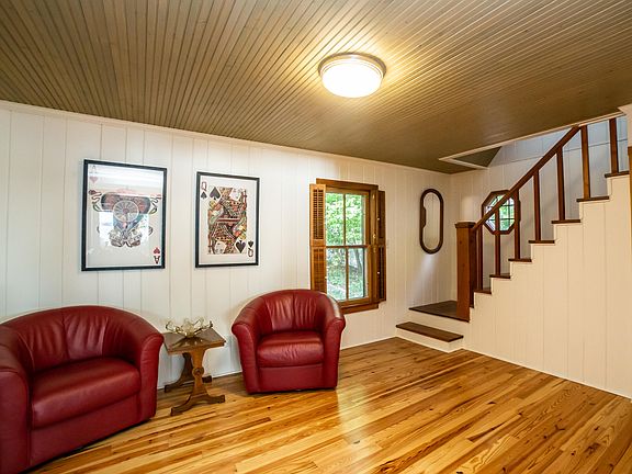 2nd image of 3119 Lake Shore Dr