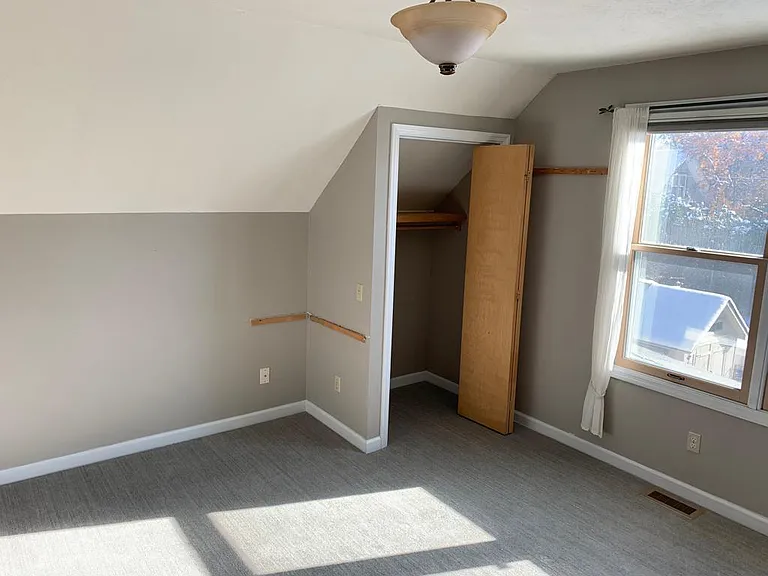 608 W Babcock St #3 — Photo 4