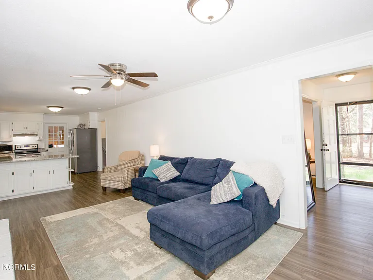 901 Glendale Dr — Photo 11