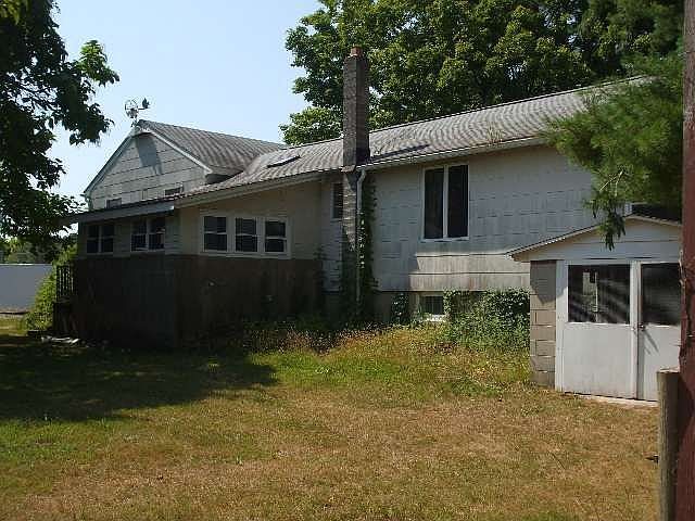Much-loved family home needs powerwashing and paint...