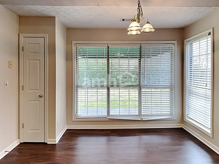 675 Lendl Ln — Photo 4