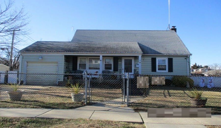 1st image of 8 Lois Ln