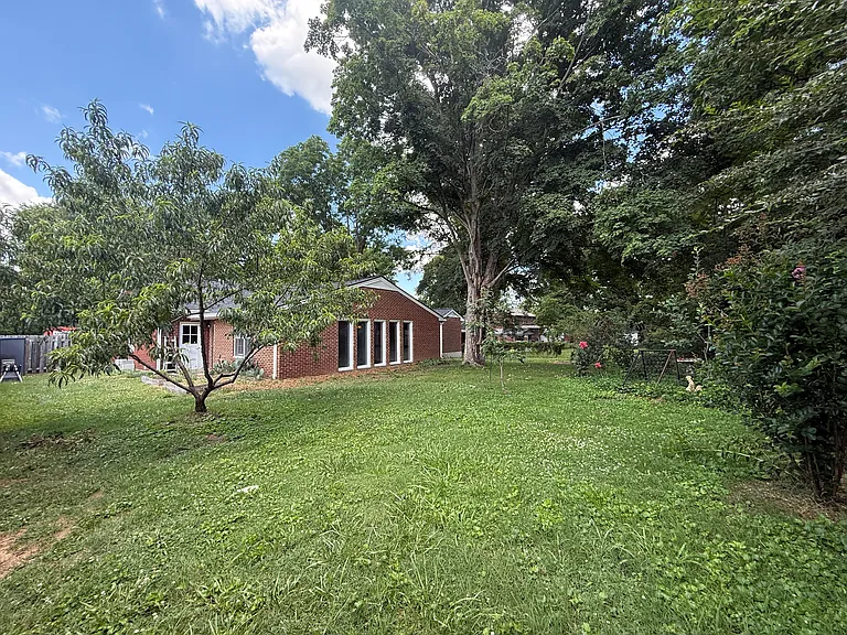 1007 Fowler St — Photo 37