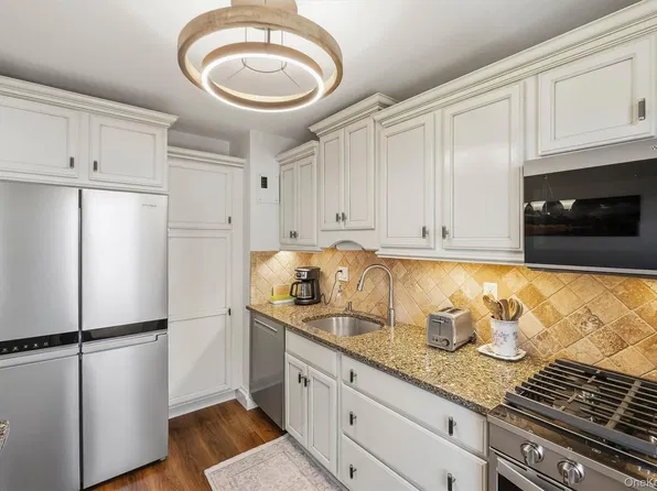 121 N Broadway #22K, White Plains, NY 10603