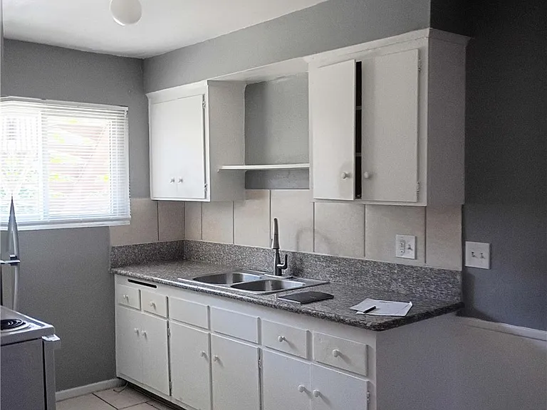 2100 Sunrise Ave #4 — Photo 4