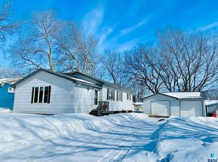 212 S Clark St, Viborg, SD 57070