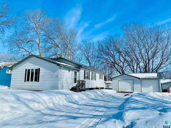 212 S Clark St, Viborg, SD 57070