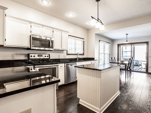 3rd image of 6376 Stonecreek Dr