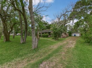 338 Primrose Ln, Jones Creek, TX 77541