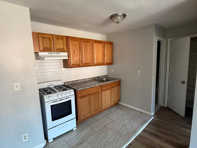 404 Stuyvesant Ave #5 — Photo 2