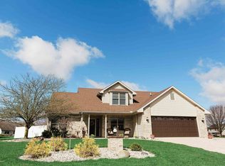 413 Ridge Ct, Ossian, IN 46777