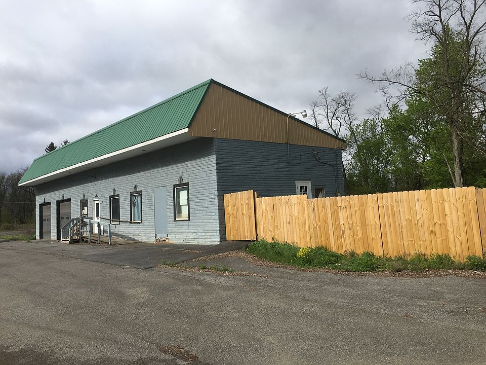 2nd image of 440 N Main St