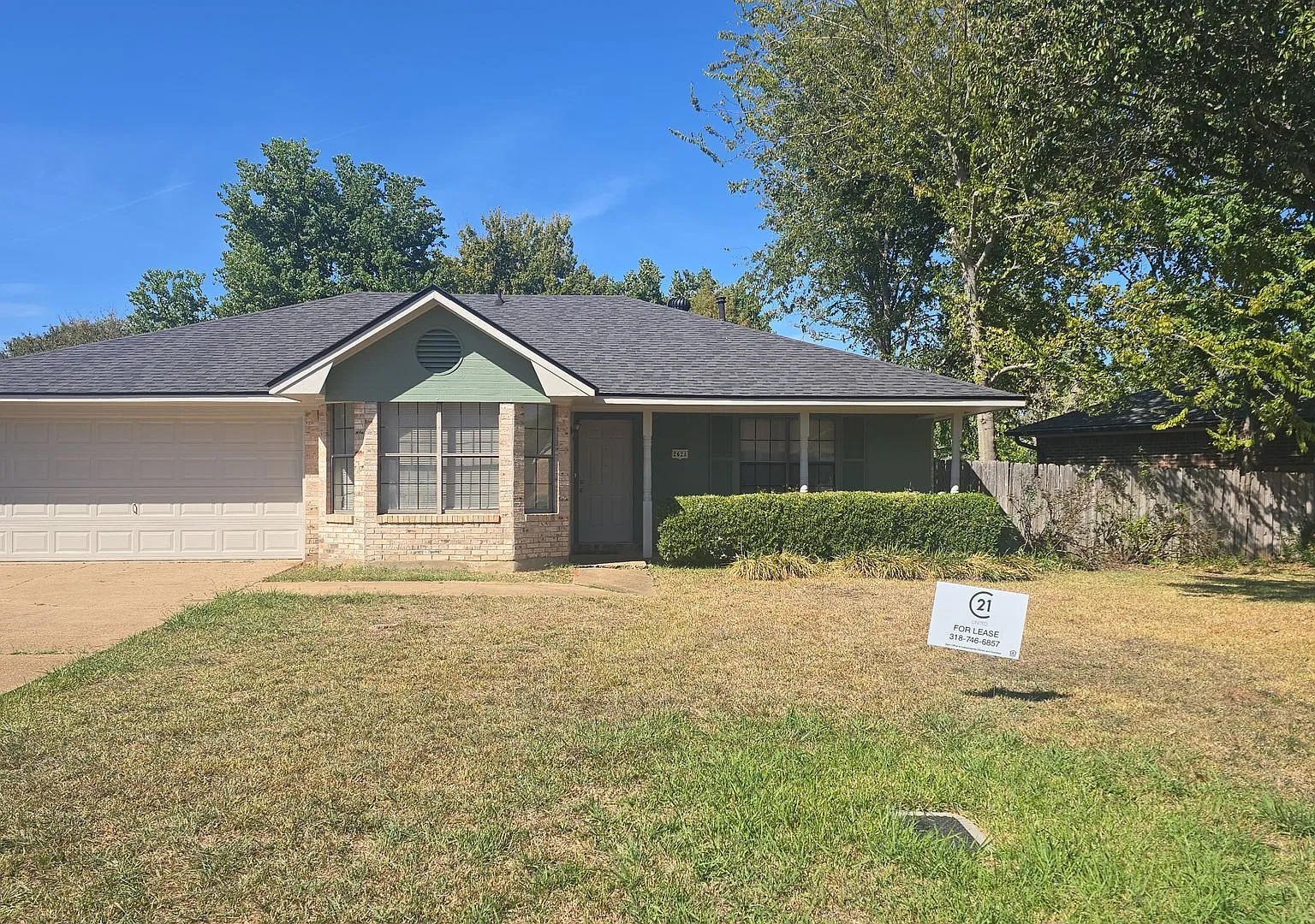 Refurbished 4 bedroom 2 bath — Photo 1