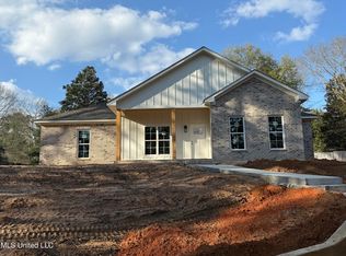 20 Summer Pl, Hattiesburg, MS 39402