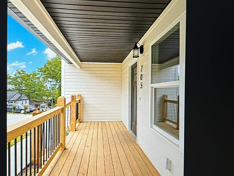 705 Hargraves Ave — Photo 2