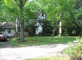 9 Hutchinson Ct, Great Neck, NY 11023