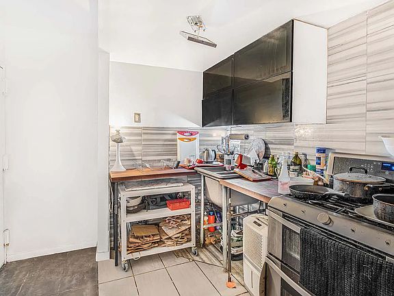 4th image of 118 Suffolk St APT 2C