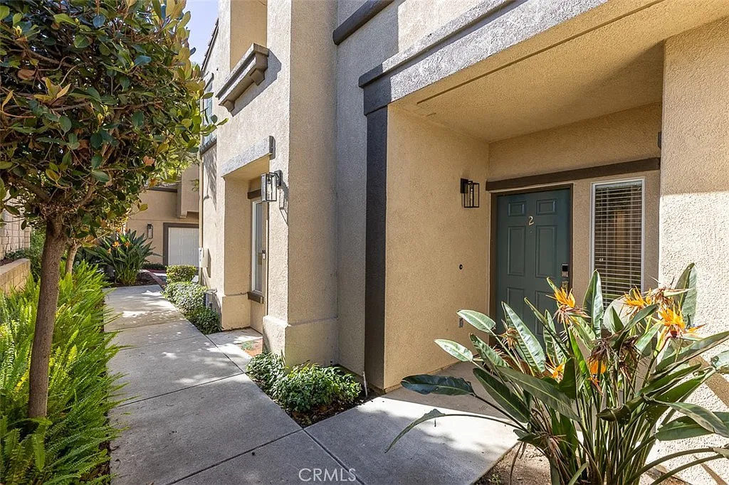 4 bed, 2.5 bath, 1837 sqft, $4,900 — Photo 2