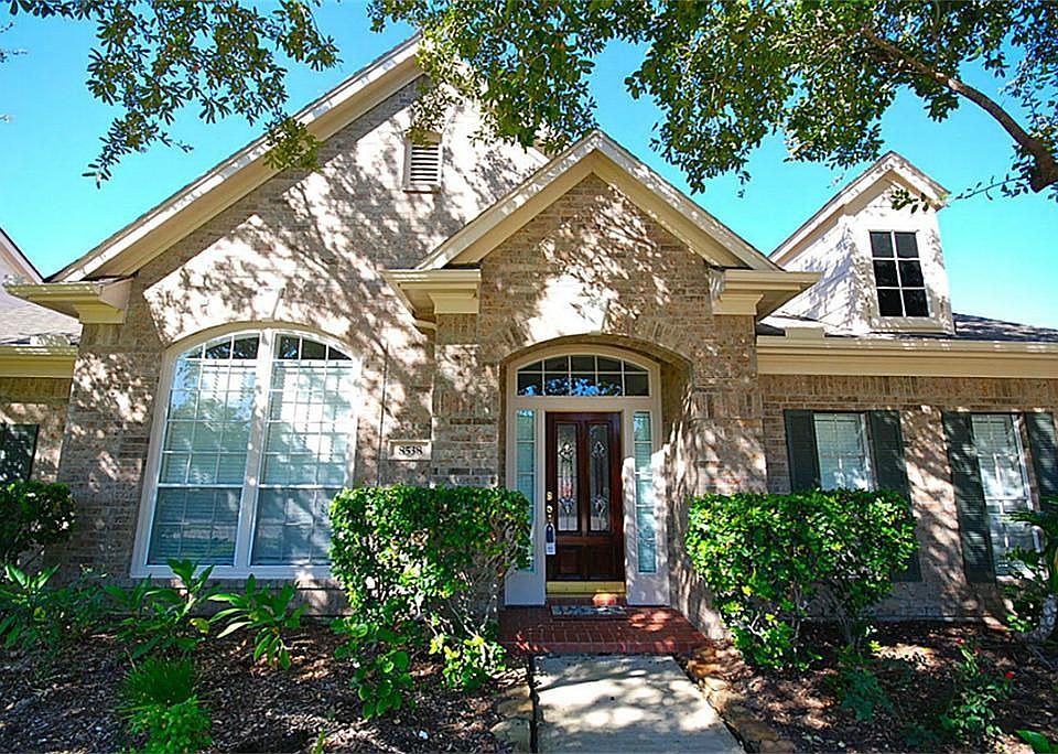 1st image of 8538 Hillsboro Pl