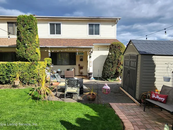 11 Greentree Ln, Staten Island, NY 10314