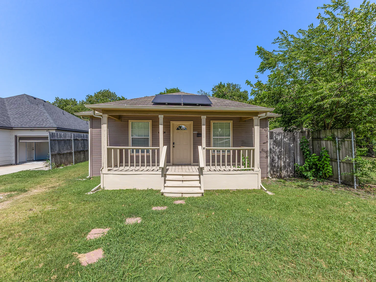 3 bed, 1176 sqft, $1,950 — Photo 2