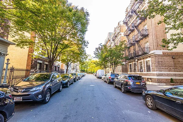 Rented by Clove Realty LLC | media 18