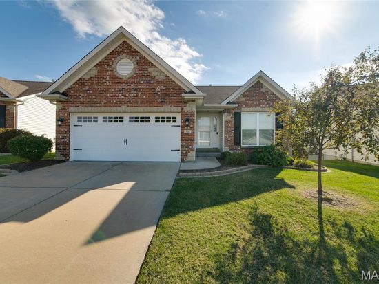 104 Dornoch Dr, Saint Charles, MO 63301