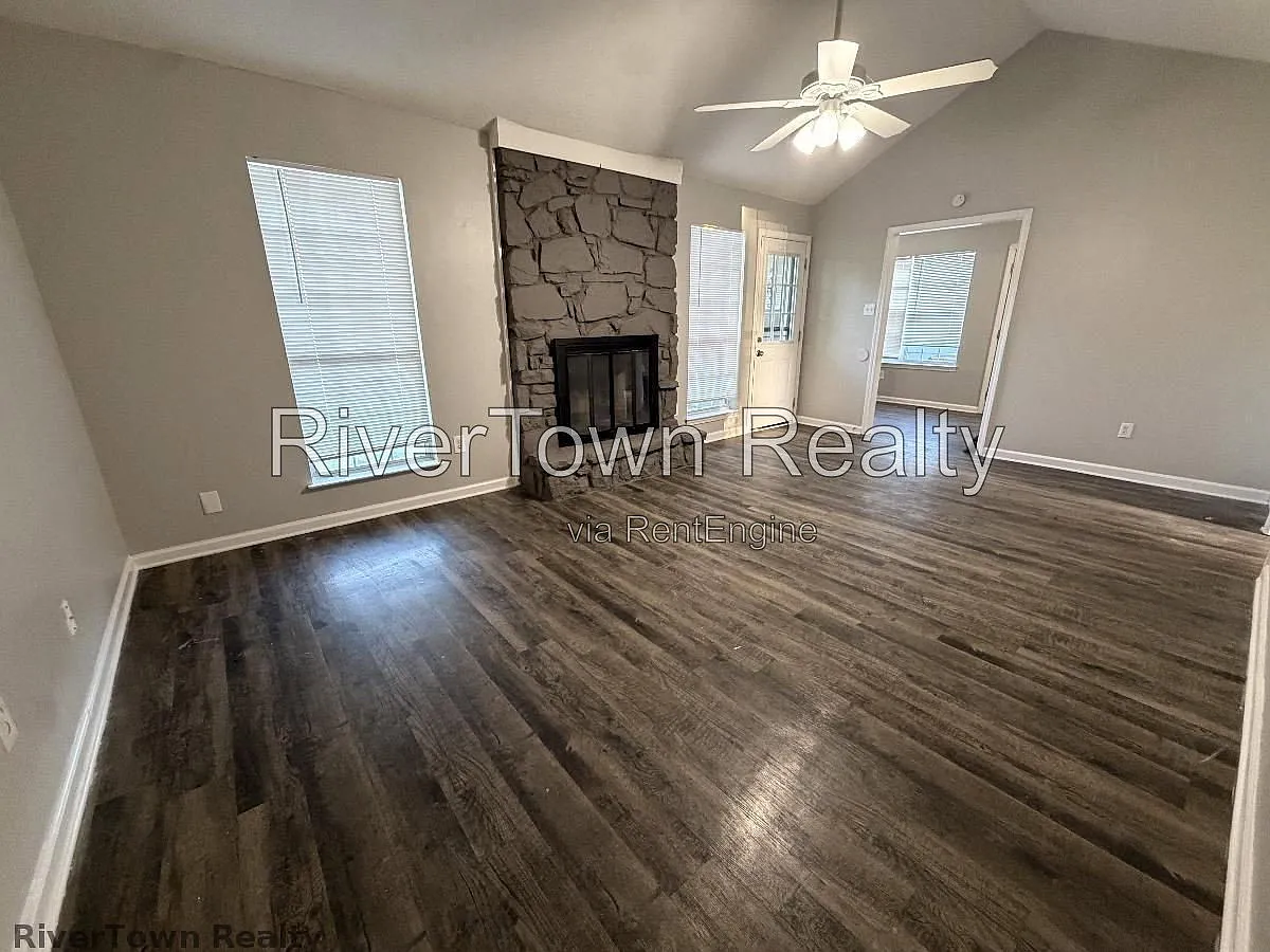 3 bed, 2.0 bath, 1258 sqft, $1,595 — Photo 2