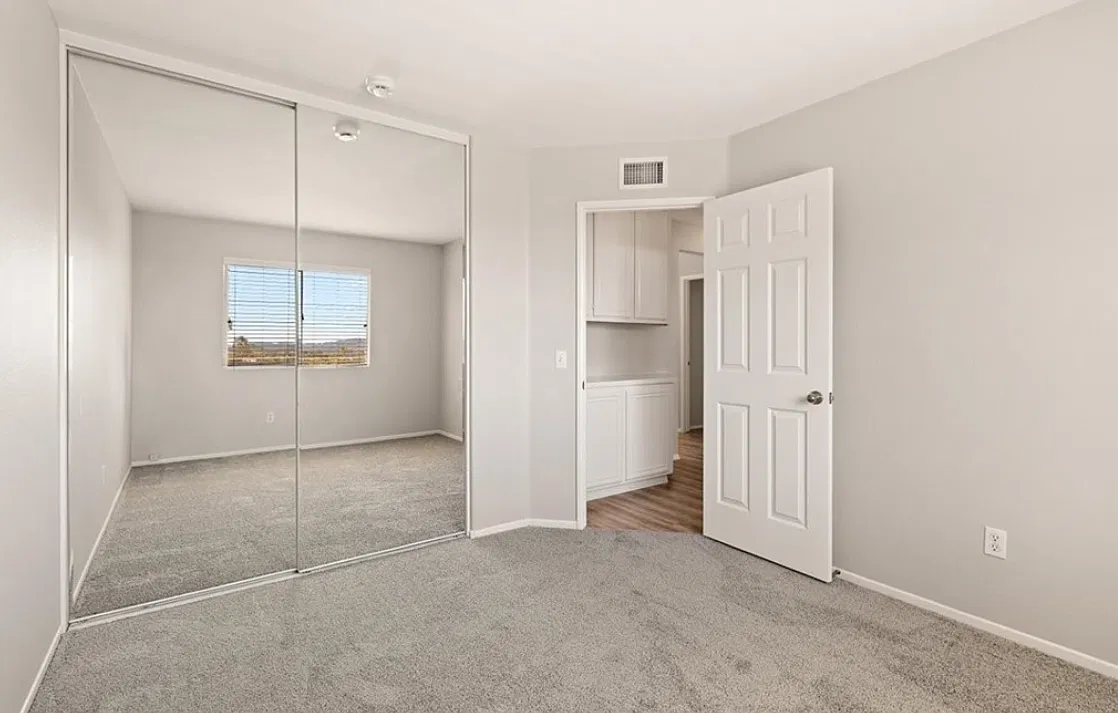 Carrelage Ave, Foothill Ranch — Photo 1