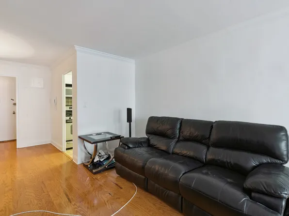 520 East 72nd Street image 6 of 12