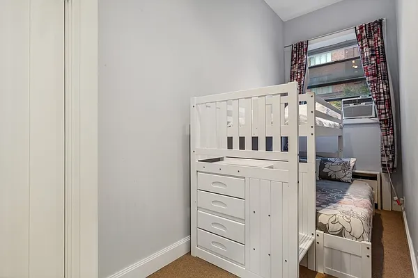 Rented by Luxian International Realty LLC | media 79