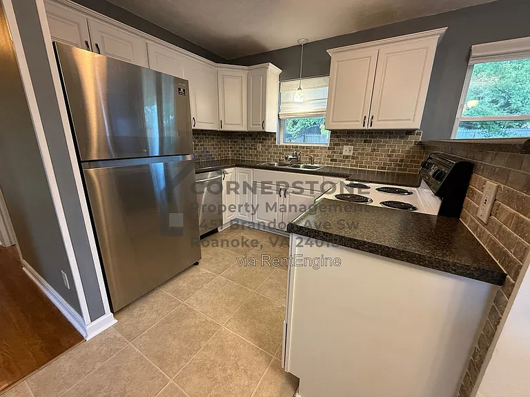 950 Palmer Ave — Photo 3