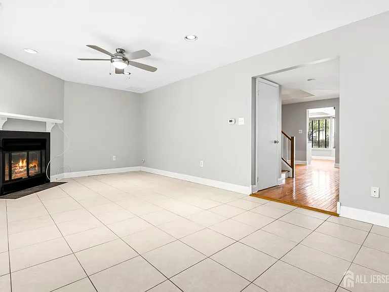 88 Wilshire Ct — Photo 13