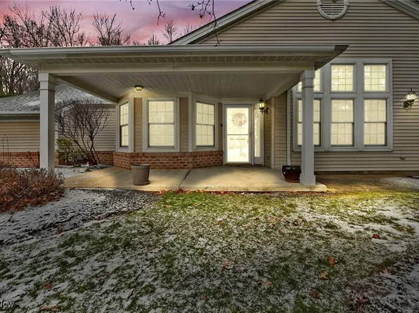 12 Community Dr, Avon Lake, OH 44012