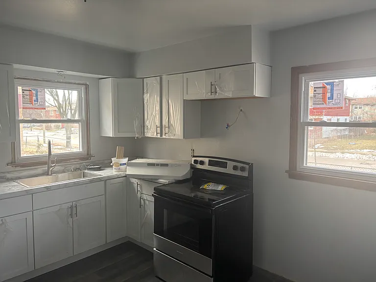 N 61st St — Photo 9