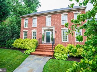 2845 Lorcom Ln, Arlington, VA 22207