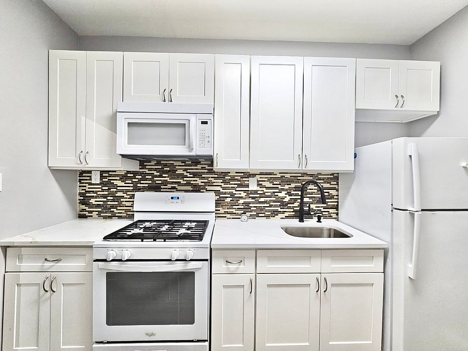 1st image of 327 Sumpter St APT 3R
