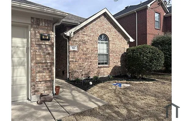 Building Photo - 921 Bowie Dr