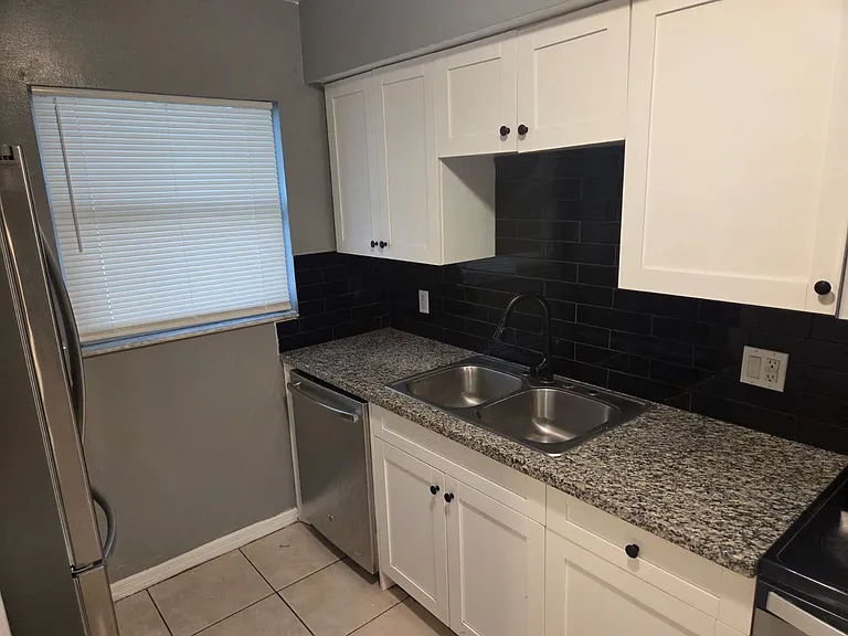 1027 Captiva Point — Photo 4