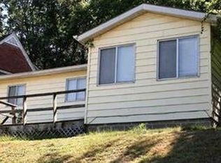 1734 Crestmont Dr, Huntington, WV 25701