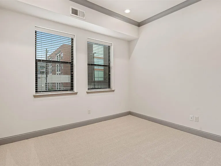 3142 Ross Ave #7 — Photo 9