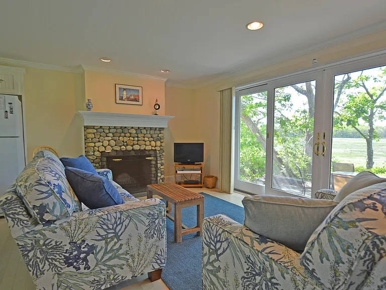 722 Kings Hwy — Photo 4