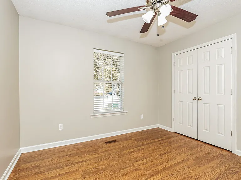 2826 Henderson Ln — Photo 12