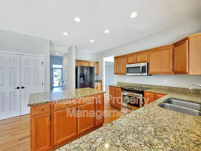 15 Silverthorn Ct — Photo 14