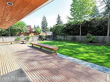 2nd image of 10711 NE 19th Pl