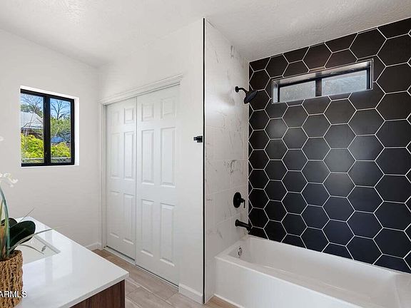 5th image of 11310 E CIRCLE Drive