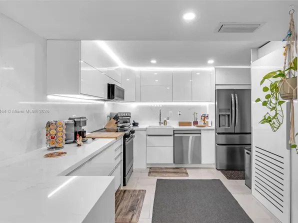 101 Ocean Lane Dr APT 108, Key Biscayne, FL 33149