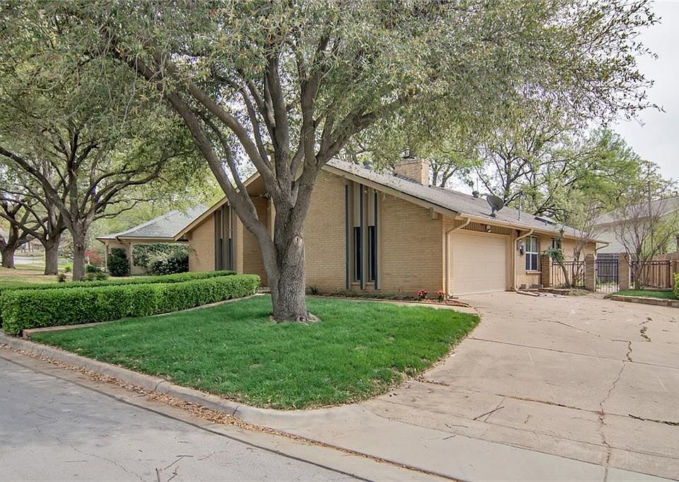 1st image of 502 Country Wood Ct